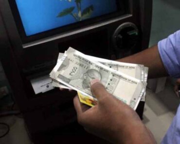 १ ऑगस्ट पासून ATM मधून पैसे काढणं होणार महाग.. RBI चे नवीन नियम लागू